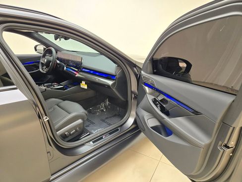Used 2025 BMW M5 Touring image 27