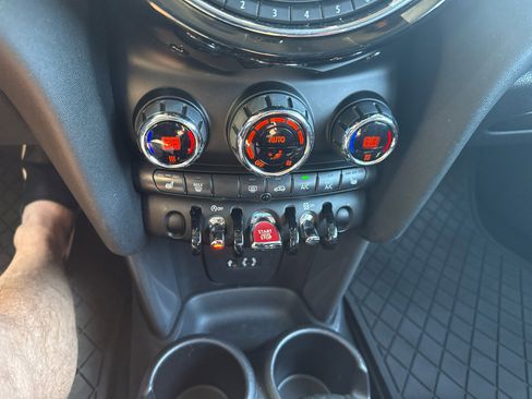 Used 2017 MINI Cooper 4-Door Hardtop image 18