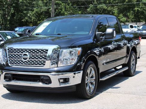 Used 2019 Nissan Titan SV w/ SV Convenience Package AWD/4WD image 3
