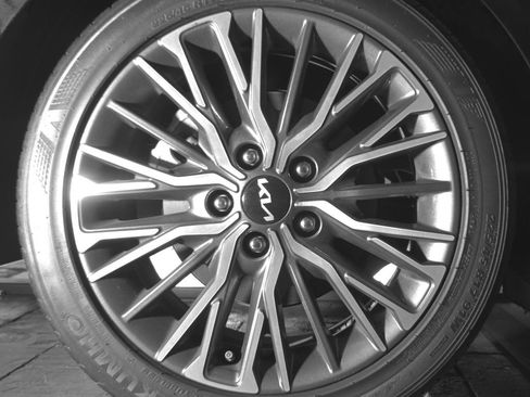Used 2023 Kia Forte LXS FWD image 15