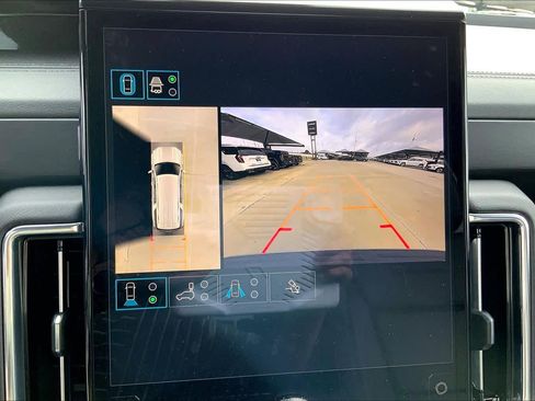 Used 2025 GMC Yukon XL Denali AWD/4WD image 26