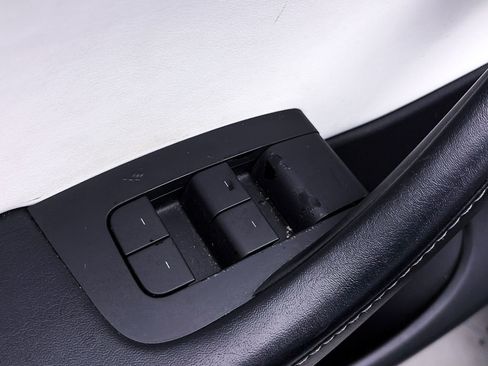 Used 2021 Tesla Model Y Long Range image 17