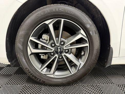 Used 2024 Kia Forte LXS FWD image 9