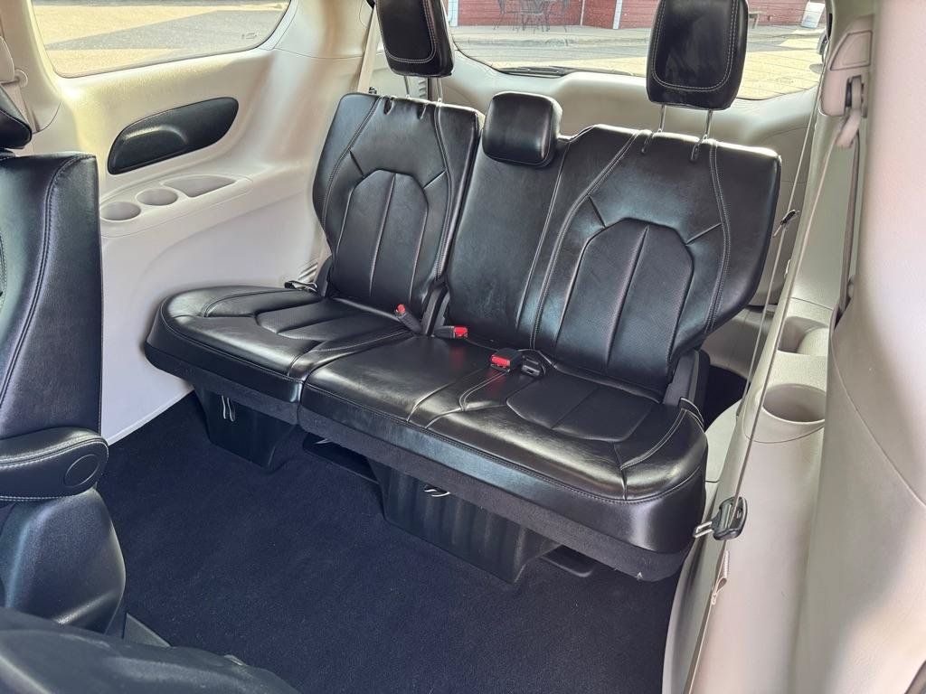 Used 2024 Chrysler Pacifica Limited FWD image 21