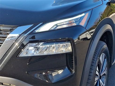 Used 2023 Nissan Rogue SV image 9