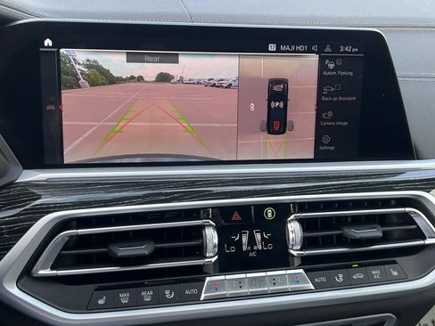 Used 2022 BMW X7 M50i w/ Cold Weather Package AWD/4WD image 16