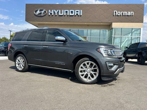 Used 2019 Ford Expedition Platinum RWD image 2
