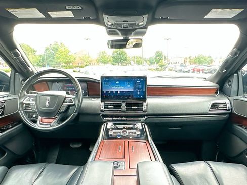 Certified 2022 Lincoln Navigator Reserve RWD image 3
