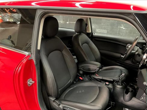 Used 2022 MINI Cooper 2-Door Hardtop FWD image 9