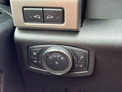 Used 2019 Ford F250 Lariat w/ Lariat Ultimate Package AWD/4WD image 36