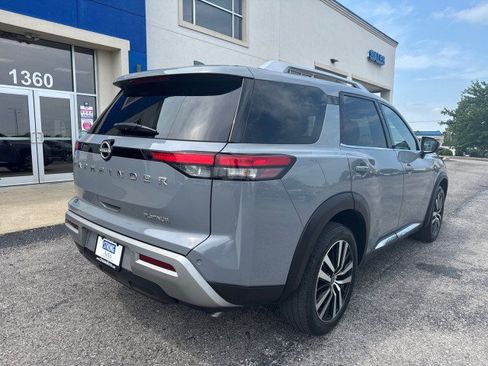 Used 2023 Nissan Pathfinder Platinum FWD image 18