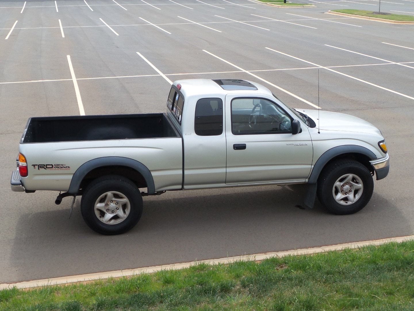 Used 2001 Toyota Tacoma 4x4 Xtracab V6 image 2