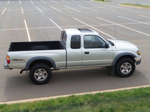 Used 2001 Toyota Tacoma 4x4 Xtracab V6 image 2