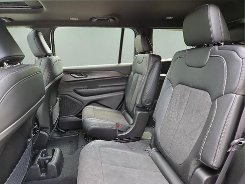 New 2025 Jeep Grand Cherokee L Altitude image 11