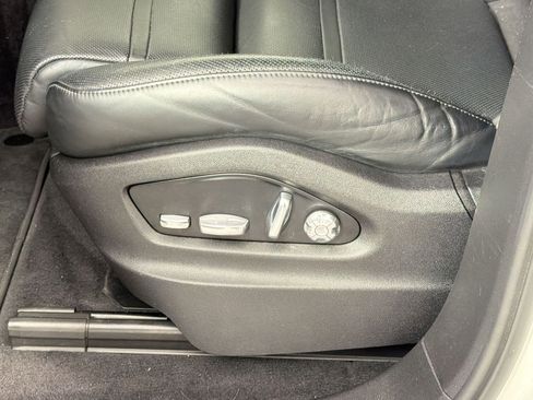 Used 2019 Porsche Cayenne S image 14