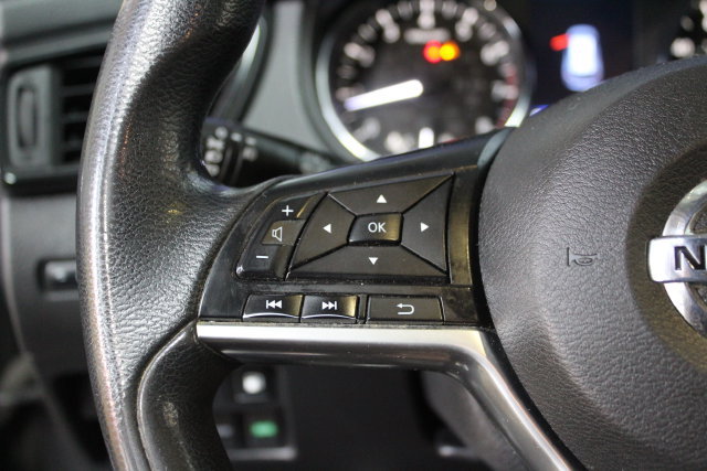 Used 2018 Nissan Rogue SV AWD/4WD image 16