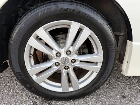 Used 2015 Nissan Quest Platinum image 19