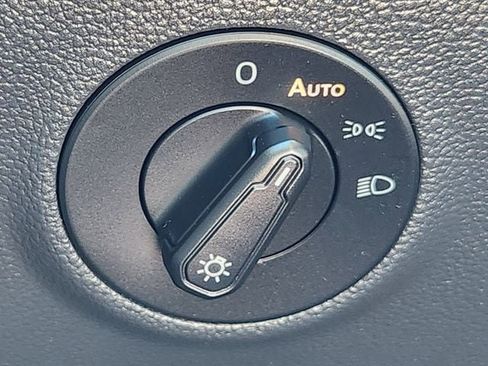 Certified 2023 Volkswagen Taos SEL image 19