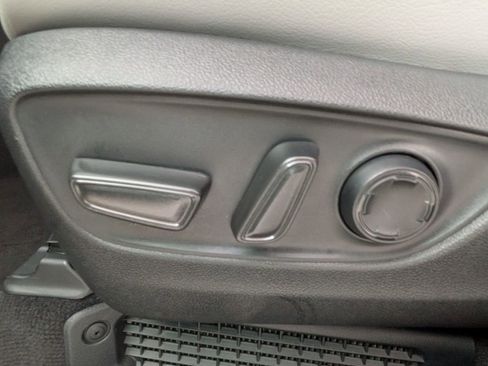 Used 2025 Toyota Sienna XLE FWD image 22