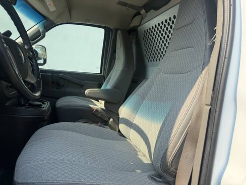 Used 2017 Chevrolet Express 3500 RWD image 8