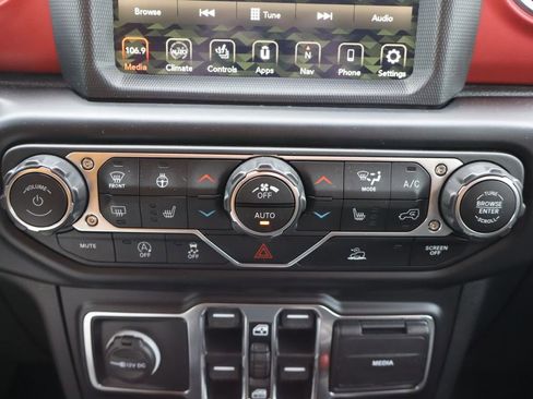 Used 2022 Jeep Wrangler Unlimited Rubicon w/ Cold Weather Group image 14