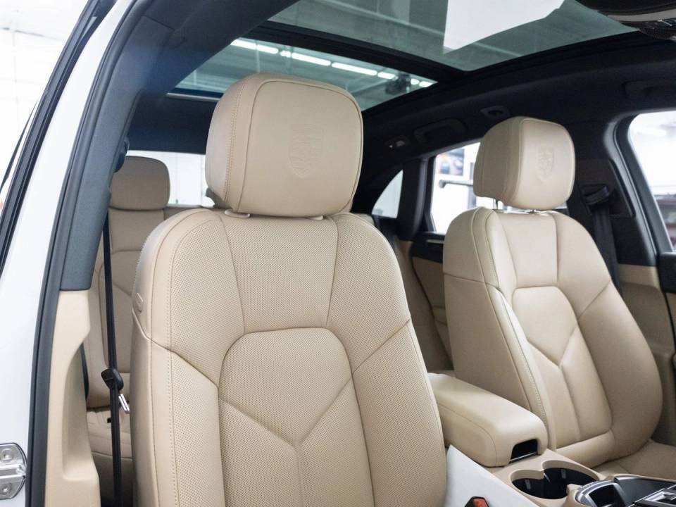 Certified 2026 Porsche Macan AWD/4WD image 22