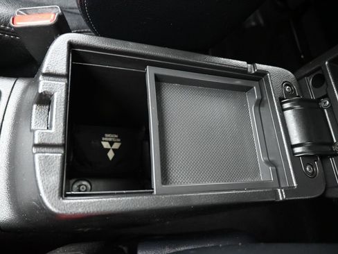Used 2015 Mitsubishi Outlander SE image 24