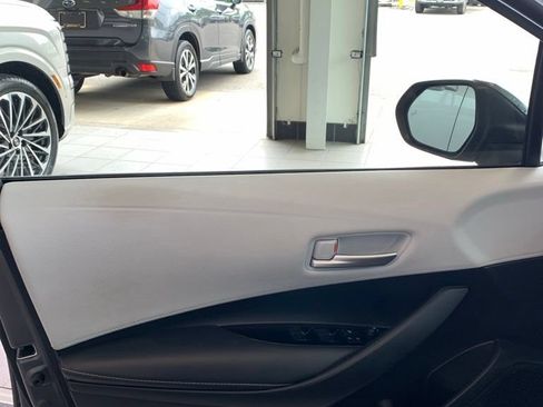 Used 2025 Toyota Corolla SE w/ SE Package FWD image 4