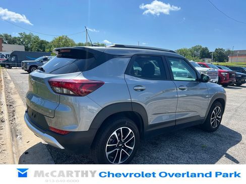 Used 2024 Chevrolet TrailBlazer LT FWD image 3
