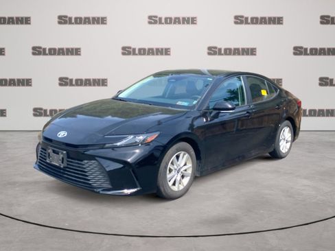 Used 2025 Toyota Camry LE FWD image 1