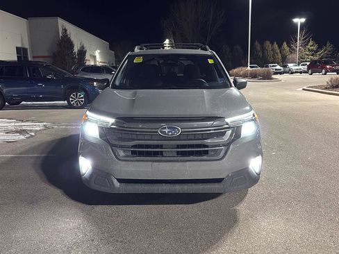 Used 2025 Subaru Forester Premium image 2