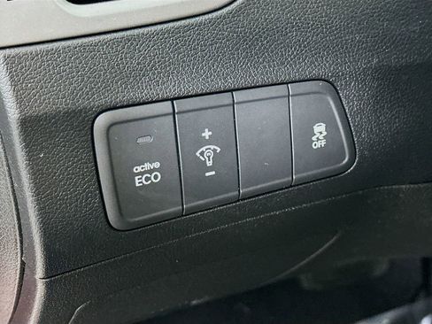 Used 2015 Hyundai Elantra Limited image 15