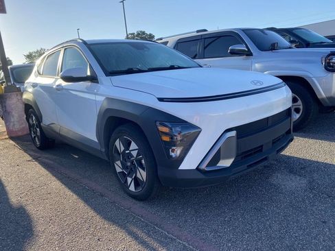 Used 2025 Hyundai Kona SEL FWD image 1