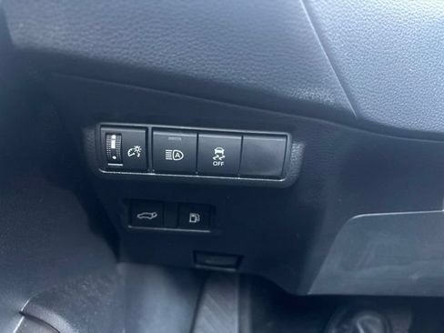 Used 2023 Toyota Corolla Cross AWD Hybrid w/ Convenience Package image 16