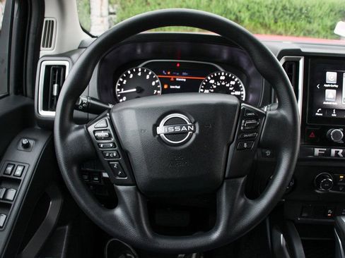 Used 2025 Nissan Frontier SV image 20