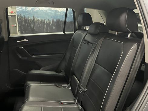 Used 2021 Volkswagen Tiguan SE AWD/4WD image 14