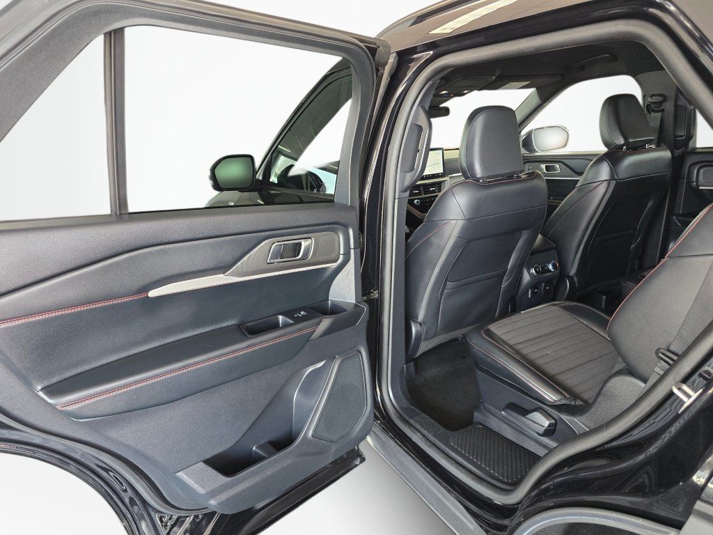 Used 2025 Ford Explorer ST-Line AWD/4WD image 35