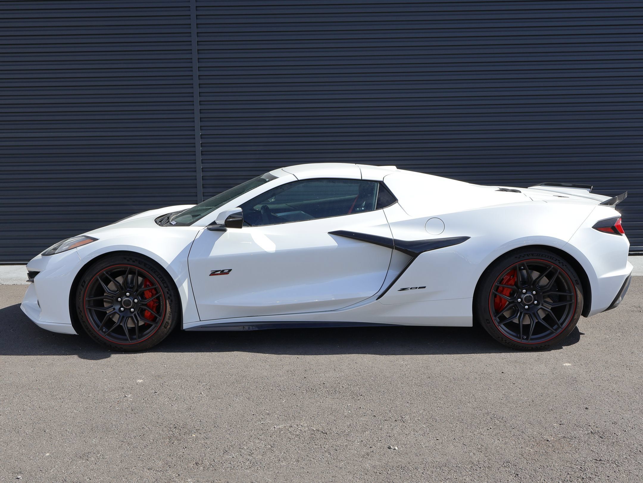 Used 2023 Chevrolet Corvette Z06 RWD image 2