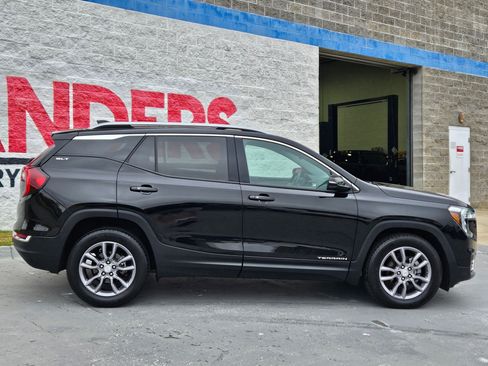 Used 2024 GMC Terrain SLT image 8