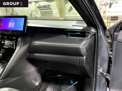 Used 2024 Toyota Venza Limited AWD/4WD image 19