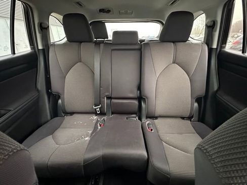 Used 2021 Toyota Highlander L image 26