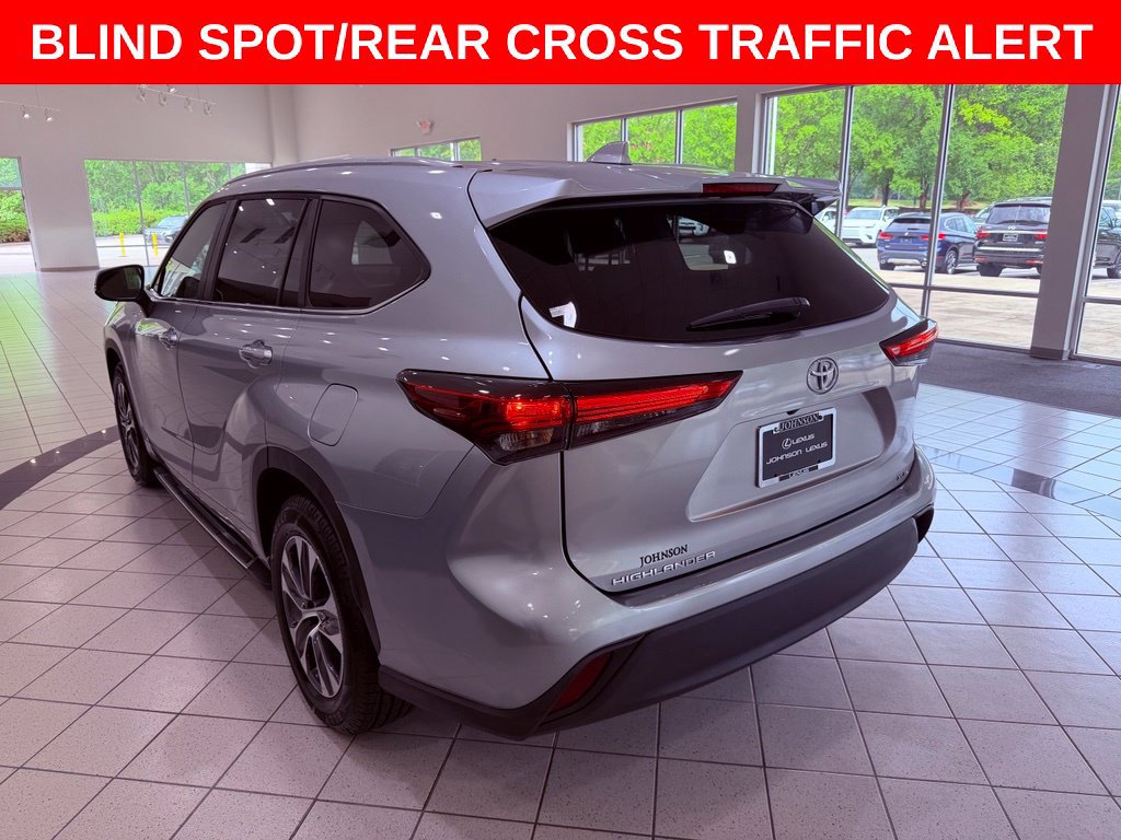 Used 2023 Toyota Highlander XLE FWD image 5
