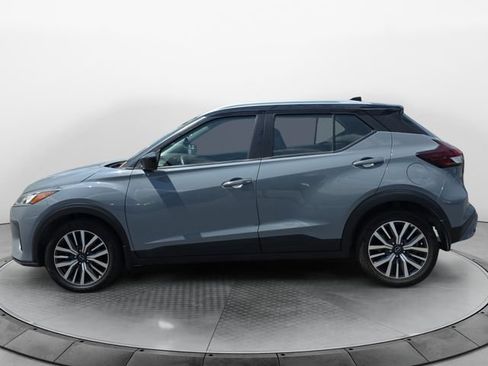 Used 2023 Nissan Kicks SV FWD image 2