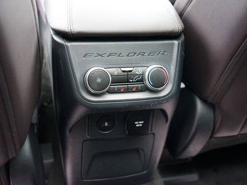 Certified 2025 Ford Explorer Platinum w/ LUX Leather Package image 10