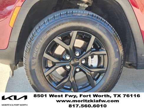 Used 2025 Jeep Grand Cherokee Altitude AWD/4WD image 9