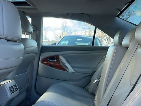 Used 2010 Toyota Camry XLE image 19