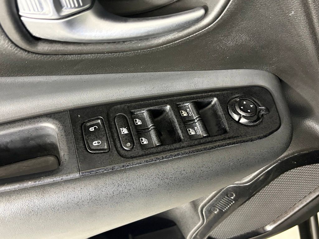Used 2022 Jeep Renegade Altitude AWD/4WD image 15