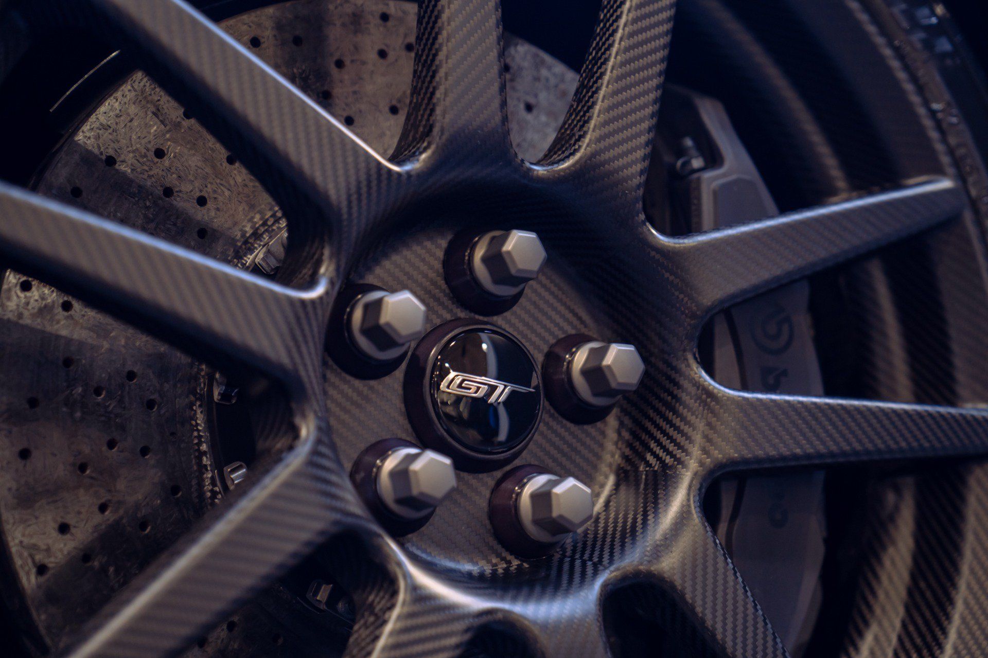 Used 2021 Ford GT RWD image 18