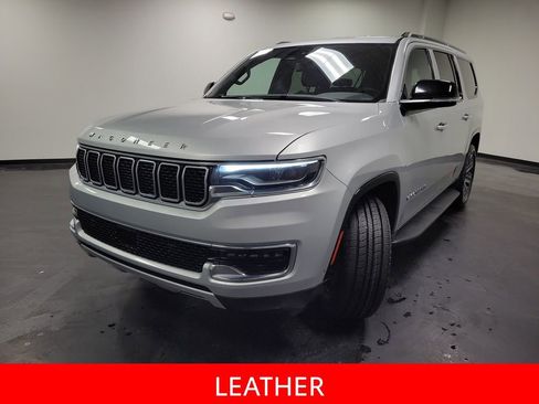 Used 2024 Jeep Wagoneer L Series II w/ Flexible Seating Group AWD/4WD image 4