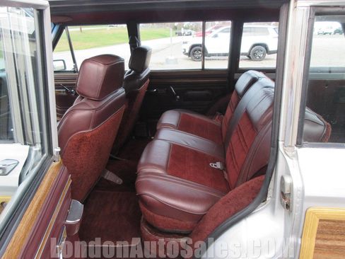 Used 1989 Jeep Grand Wagoneer image 14